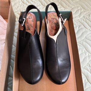 Brand new never worn BOC Black Clogs  size 8